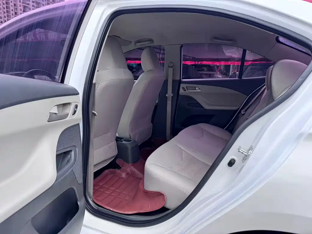 Chevrolet Sail — миниатюра 5