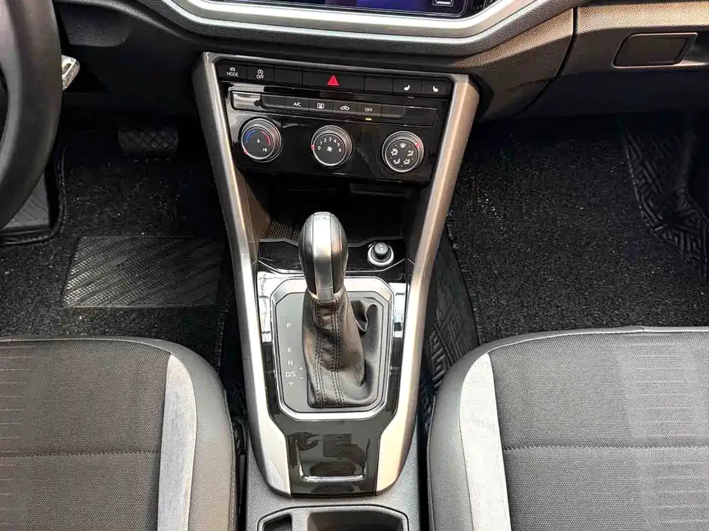 Volkswagen T-Roc — миниатюра 6