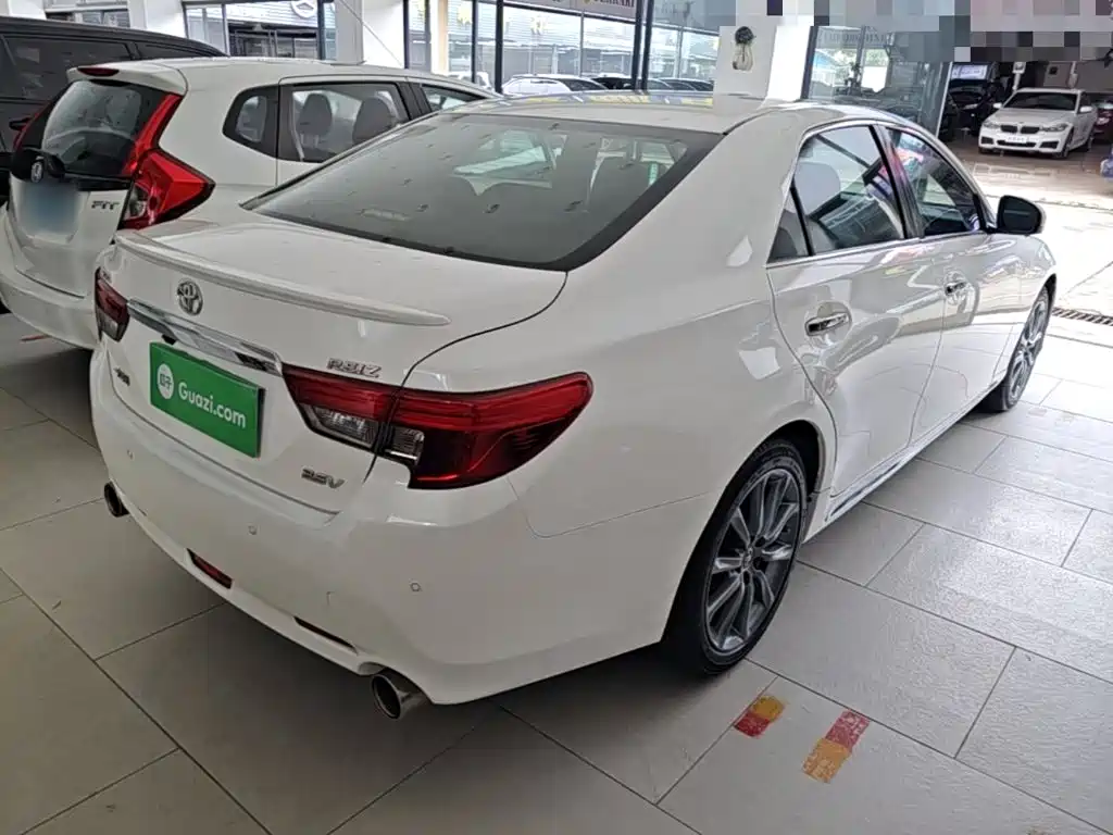 Toyota Reiz — миниатюра 7