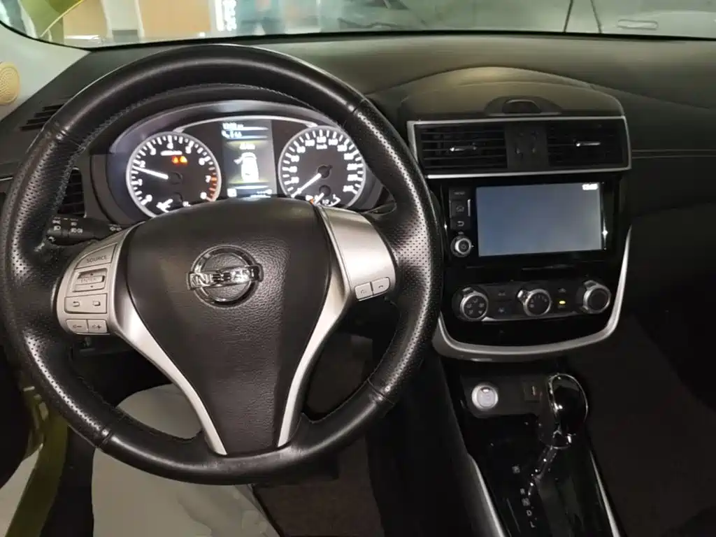 Nissan Tiida — миниатюра 10