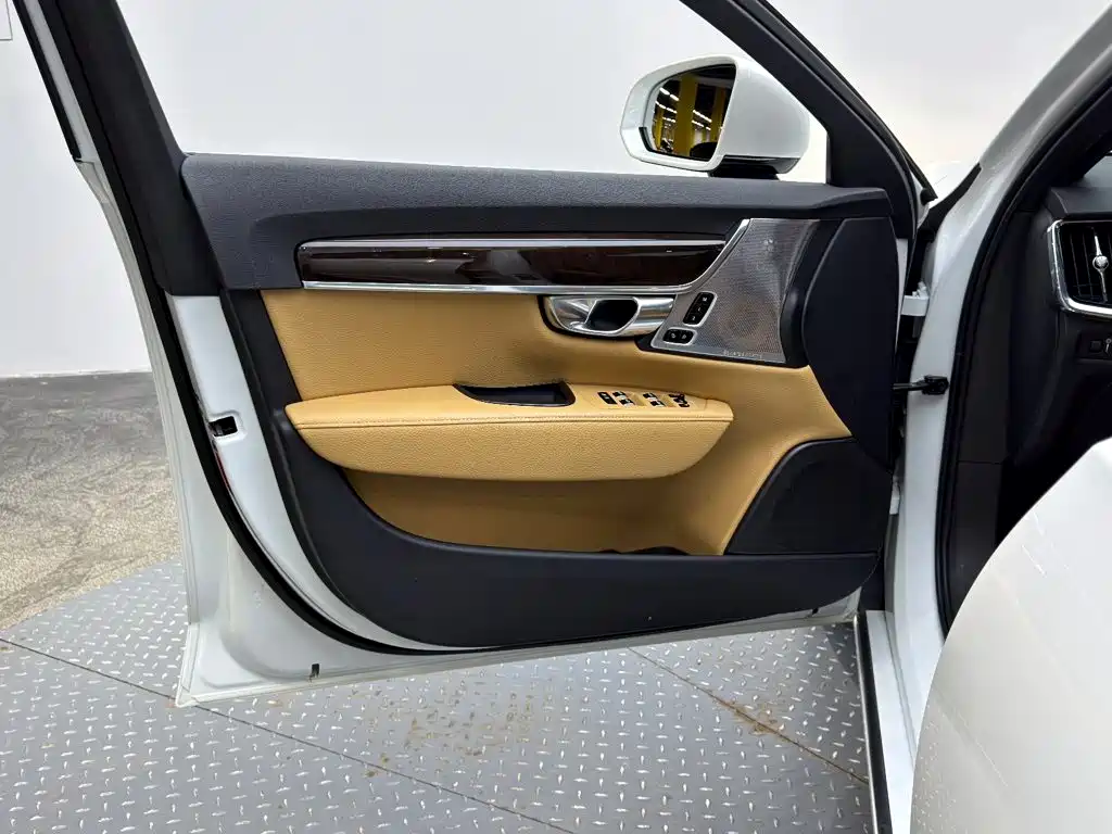 Volvo S90 — миниатюра 7