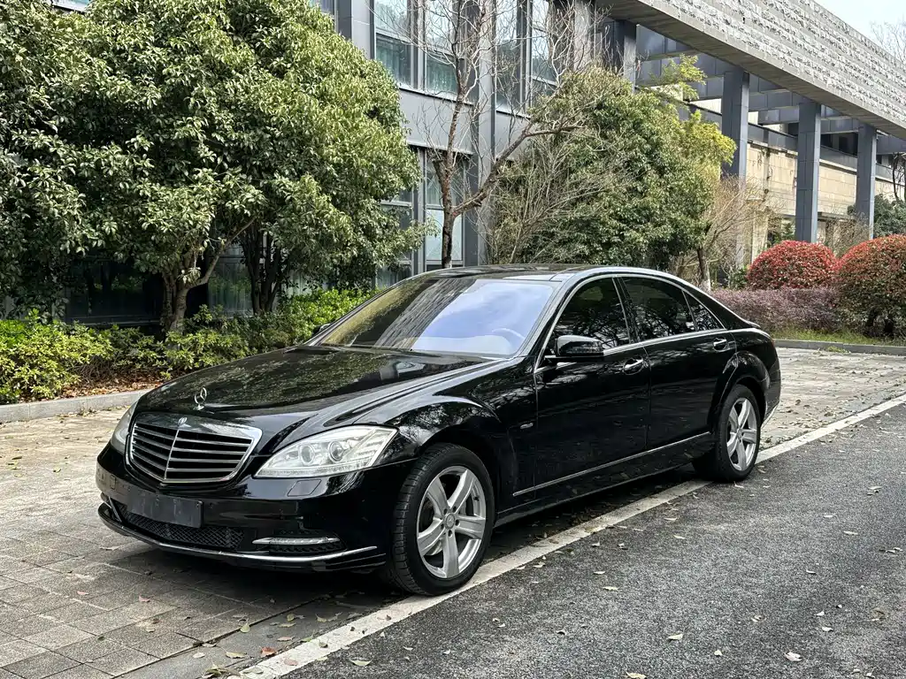 Mercedes-Benz S-Class 2011