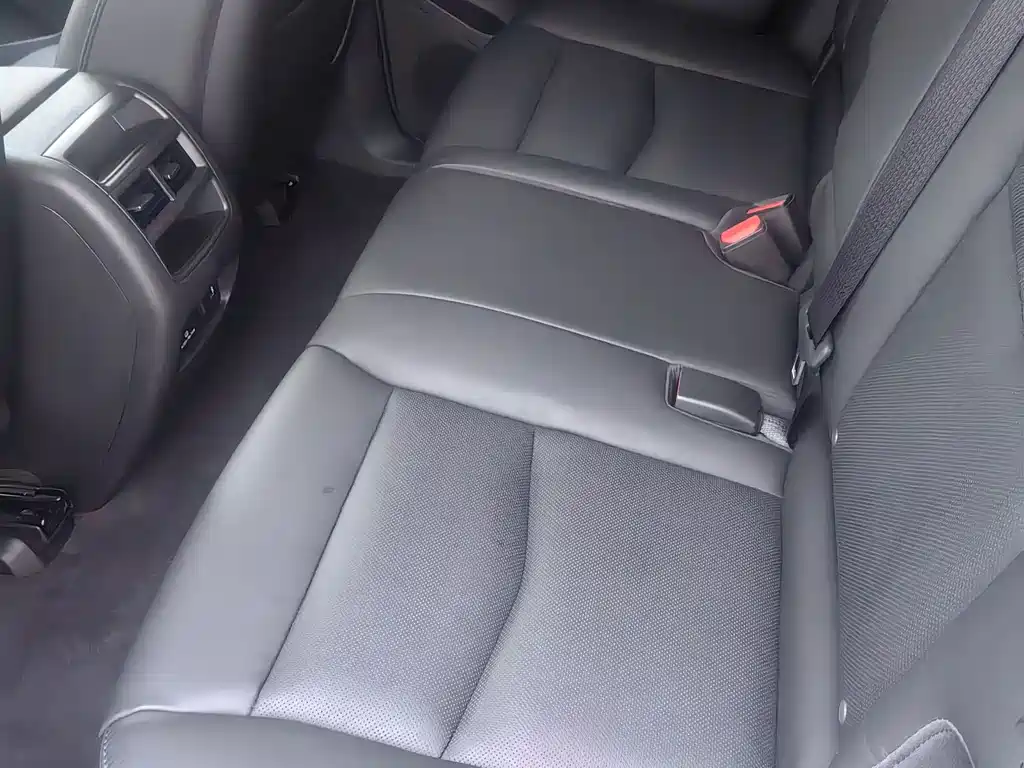 Cadillac XT5 — миниатюра 7