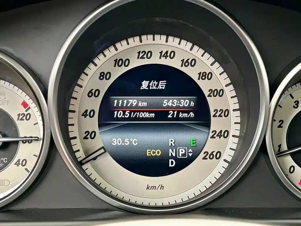 Mercedes-Benz E-Class — миниатюра 13