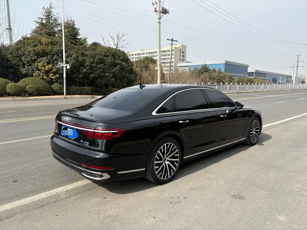 AUDI A8