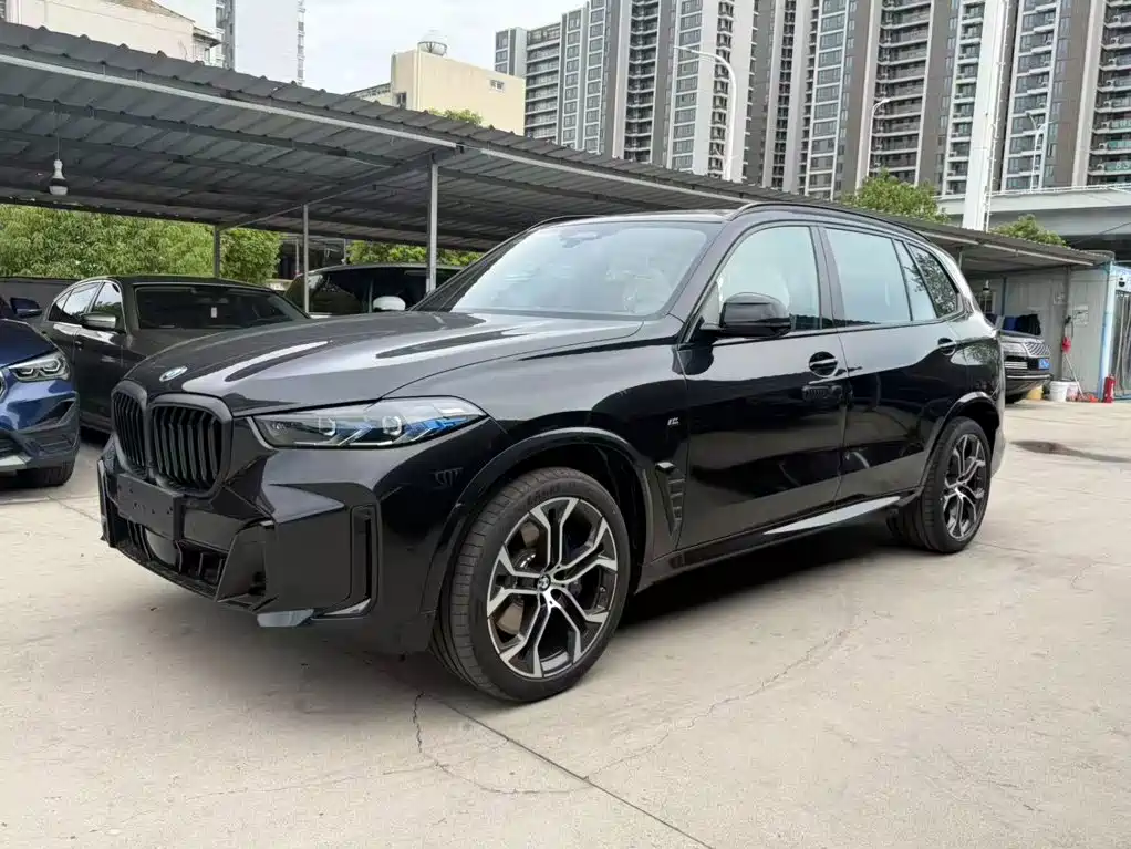 宝马X5 2026款 改款 xDrive 40Li 尊享型M运动曜夜套装 2026