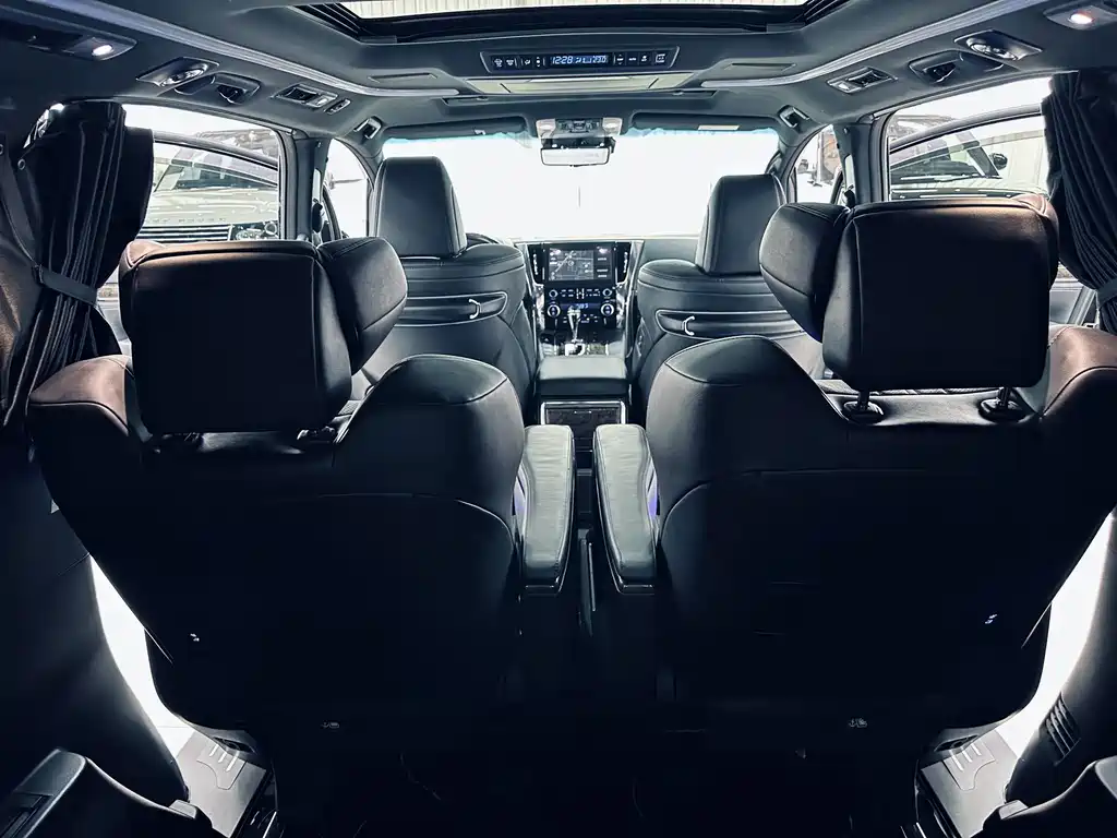 Toyota Vellfire — миниатюра 16