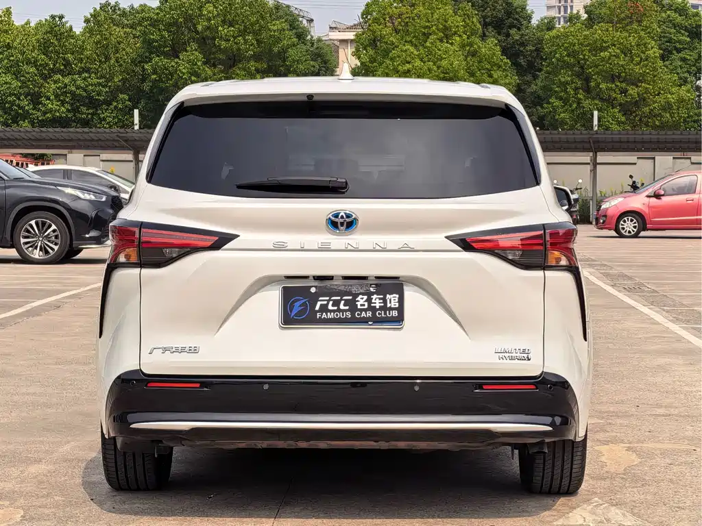 Toyota Sienna — миниатюра 4