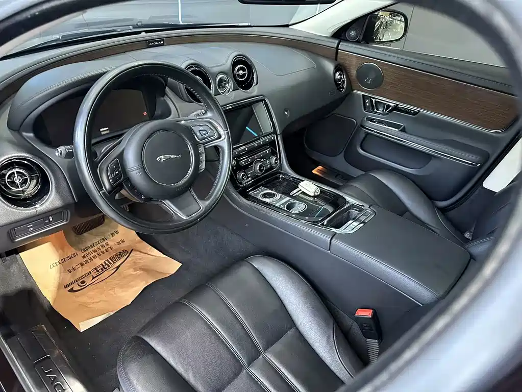 Jaguar XJ — миниатюра 10
