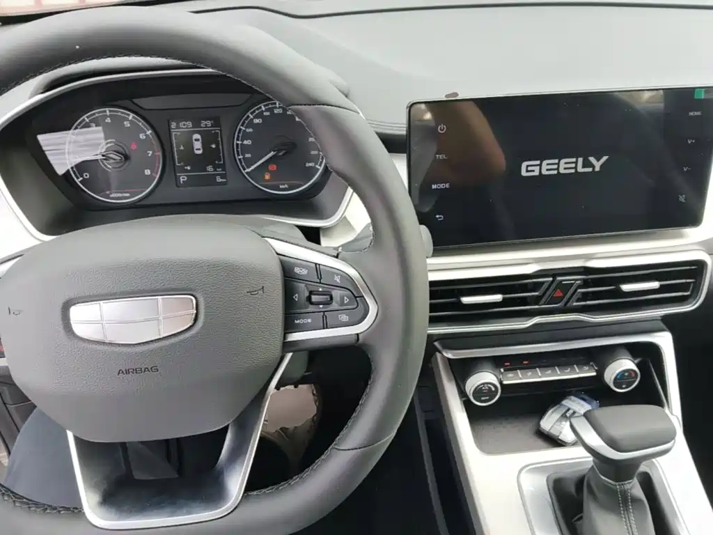 Geely Binyue — миниатюра 10