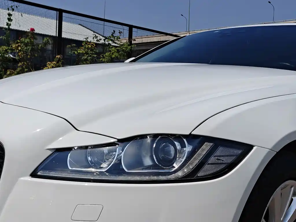 Jaguar XFL — миниатюра 5