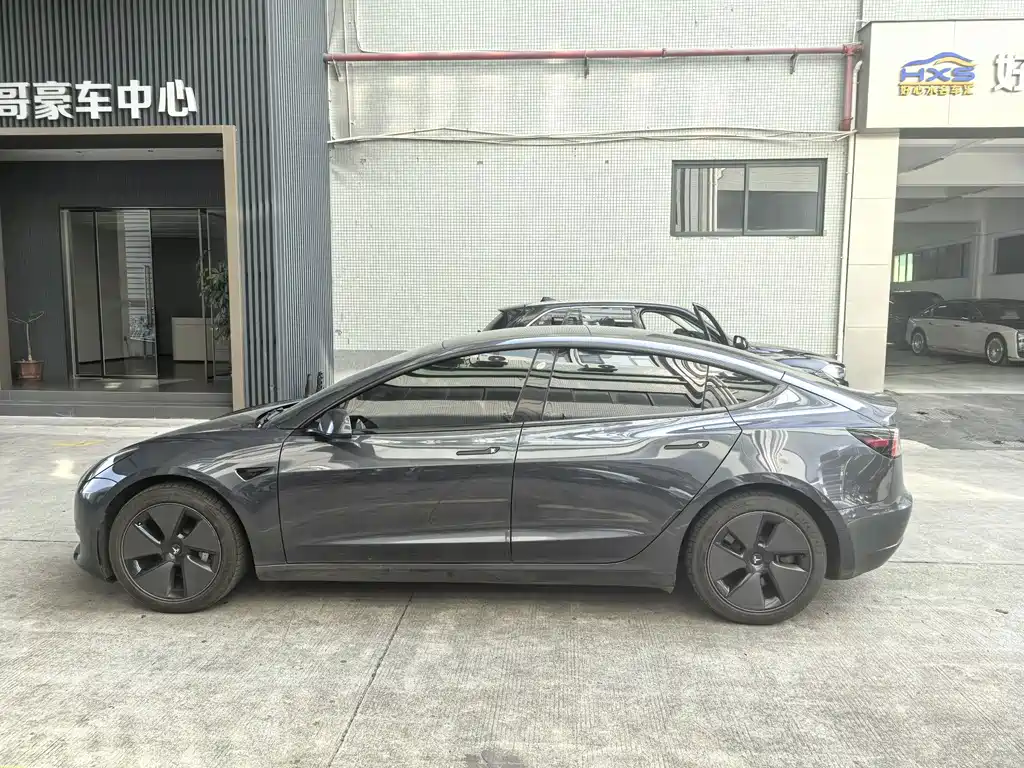 Tesla Model 3 — миниатюра 7