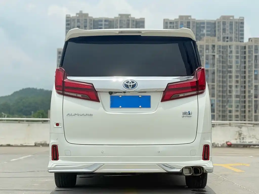 Toyota Alphard — миниатюра 13