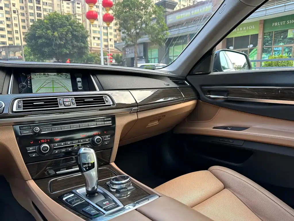 BMW 7 Series — миниатюра 25