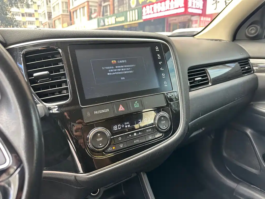 Mitsubishi Outlander — миниатюра 8