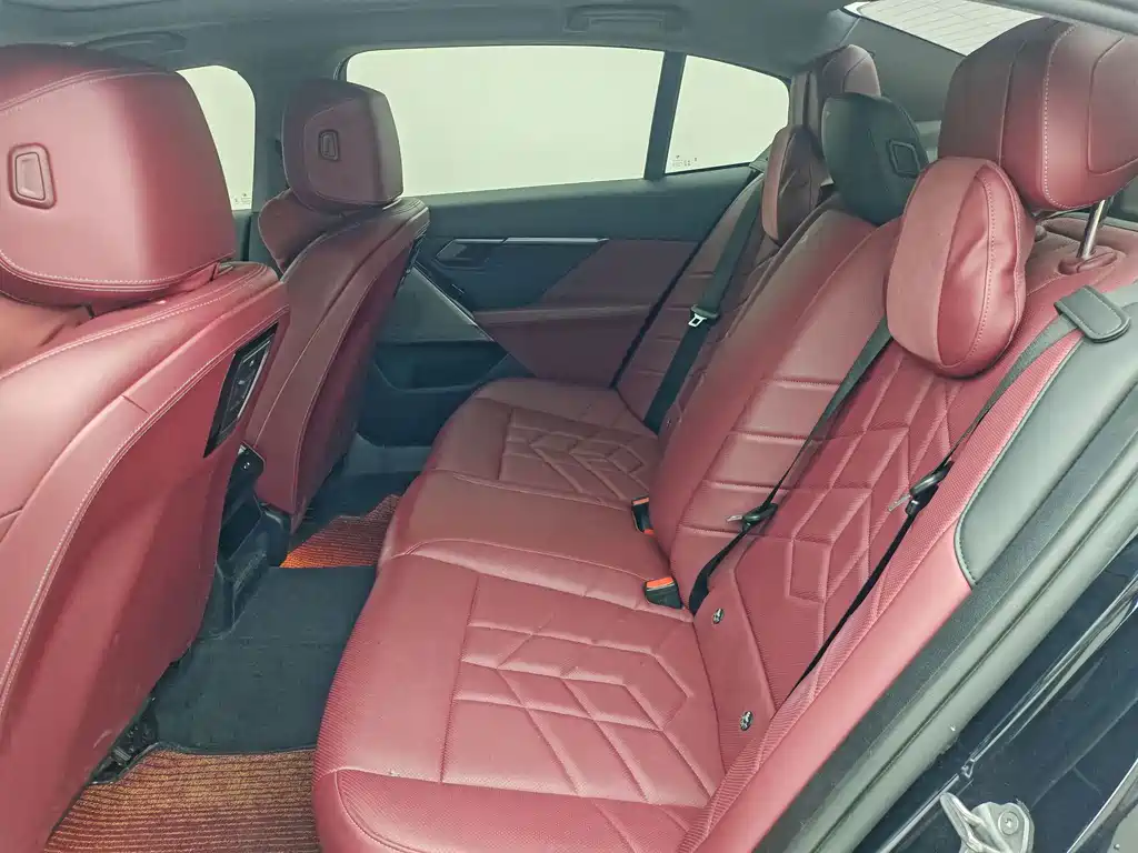 BMW i5 — миниатюра 6