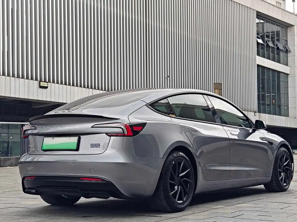 Tesla Model 3 — миниатюра 7