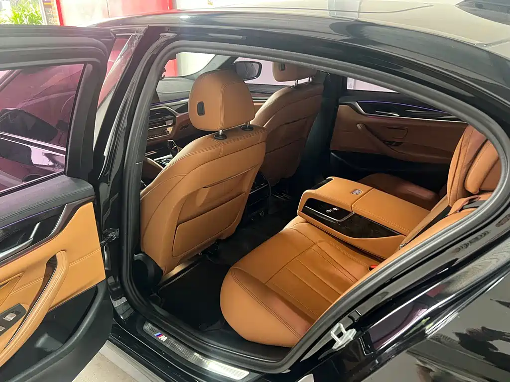 BMW 5 Series — миниатюра 9