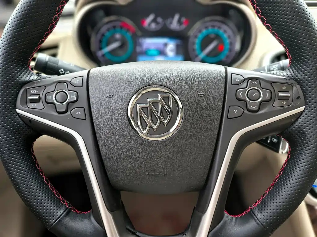 Buick LaCrosse — миниатюра 10