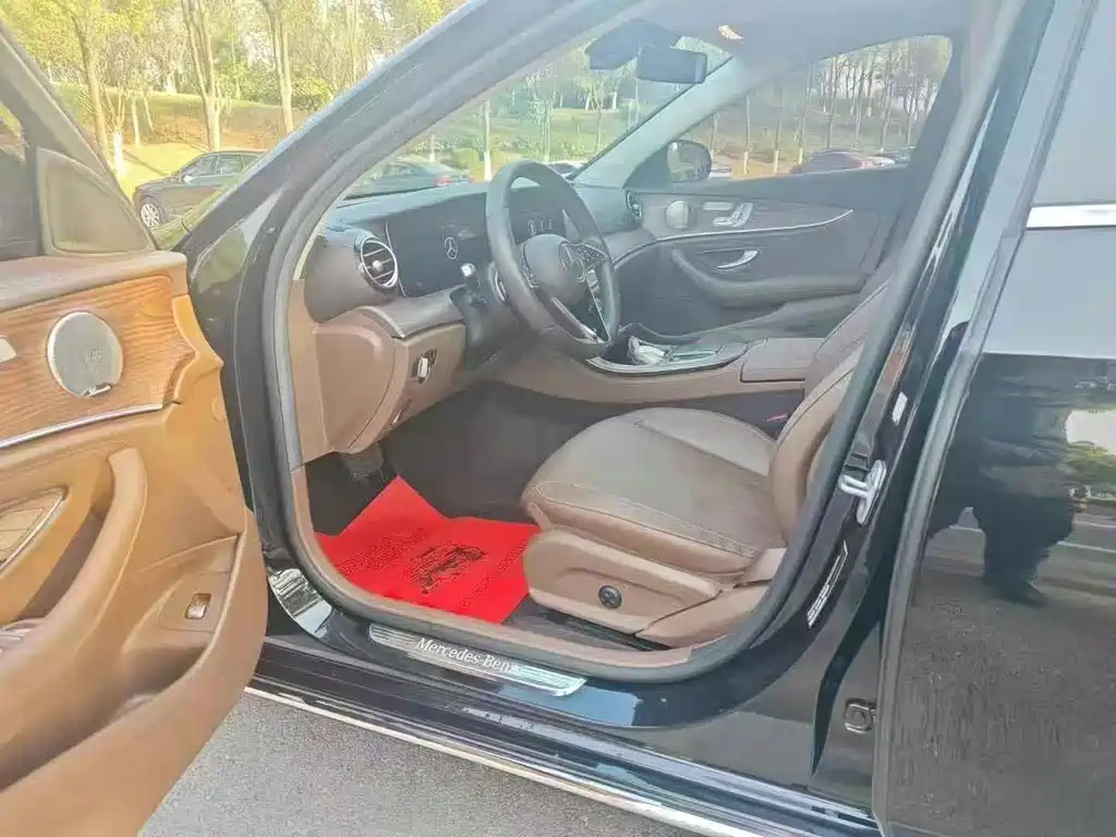 Mercedes-Benz E-Class — миниатюра 4