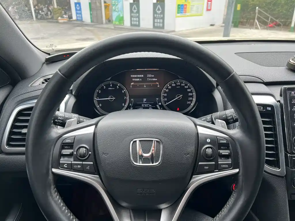HONDA UR V