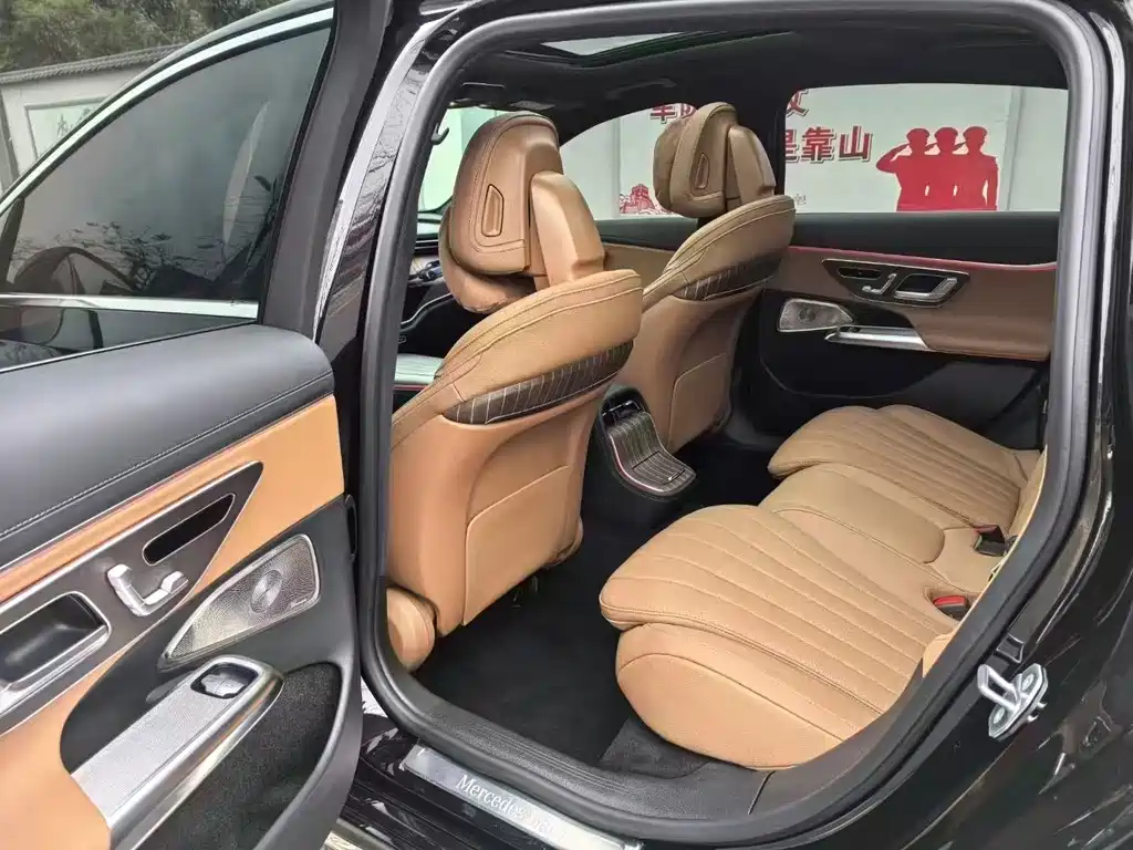 Mercedes-Benz E-Class — миниатюра 6
