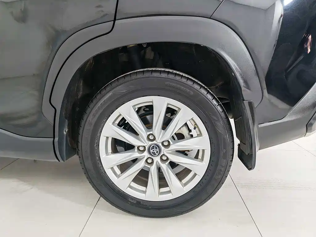 Toyota Corolla Cross — миниатюра 21