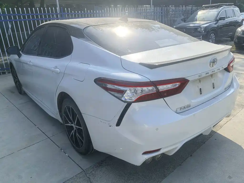 Toyota Camry — миниатюра 5