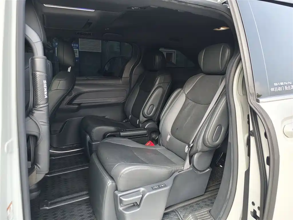 Toyota Sienna — миниатюра 5