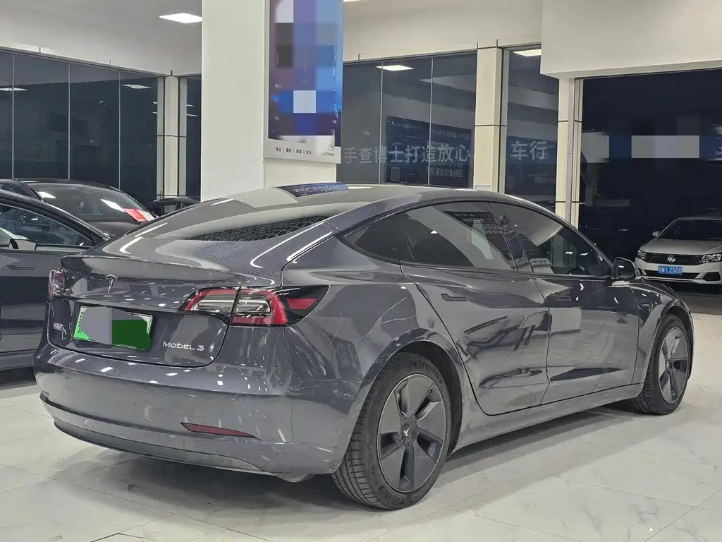 Tesla Model 3 — миниатюра 10