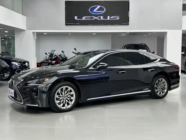 LEXUS LS 2020