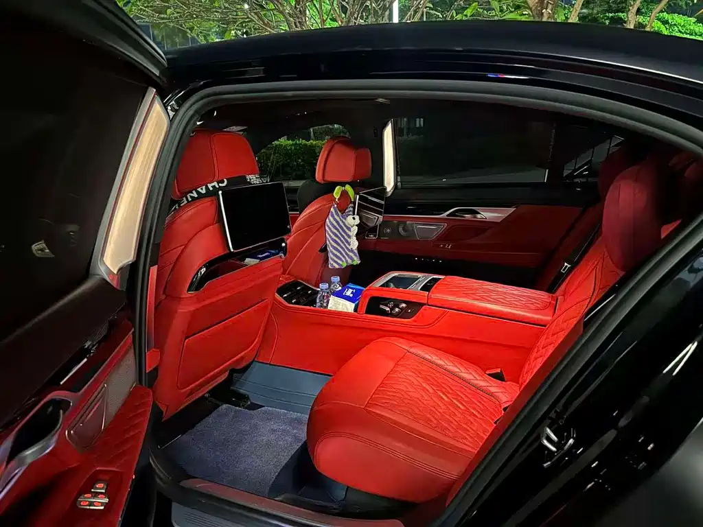 BMW 7 Series — миниатюра 7