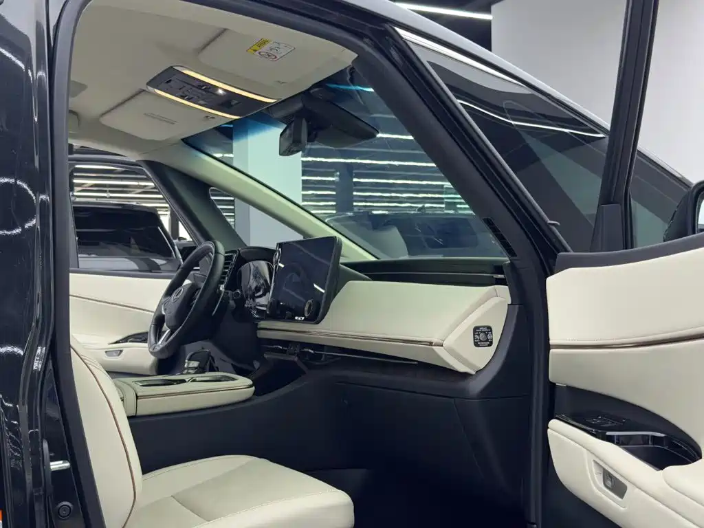 Lexus LM — миниатюра 10