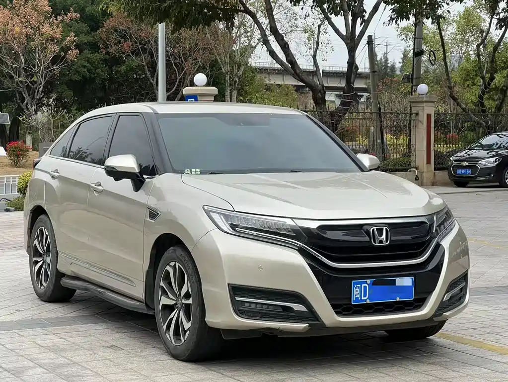 HONDA UR V