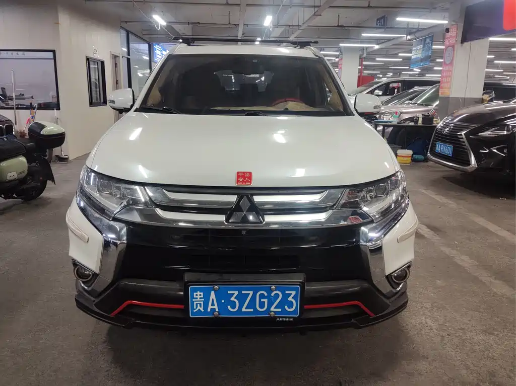MITSUBISHI OUTLANDER