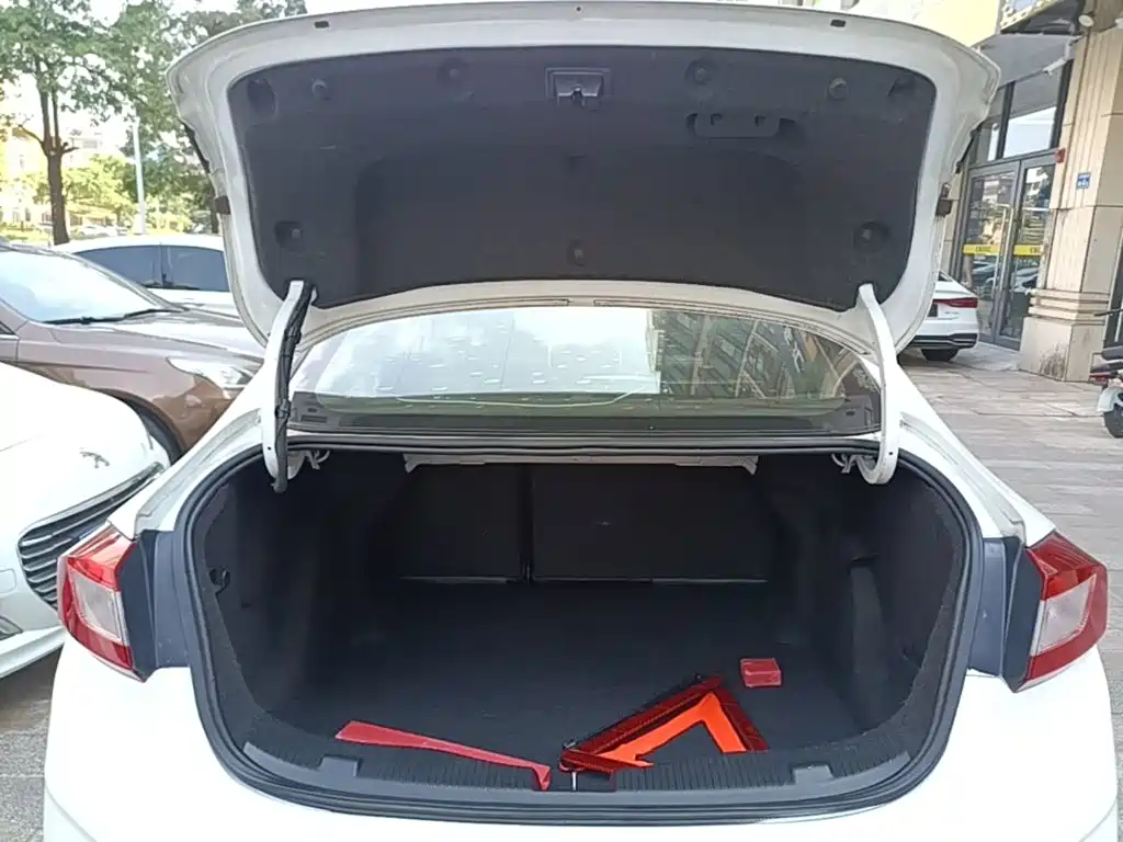 Chevrolet Cruze — миниатюра 19