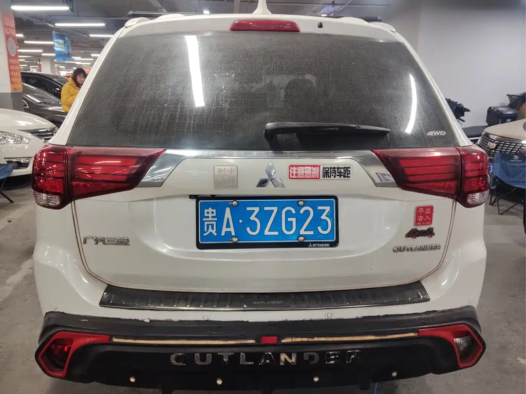 MITSUBISHI OUTLANDER