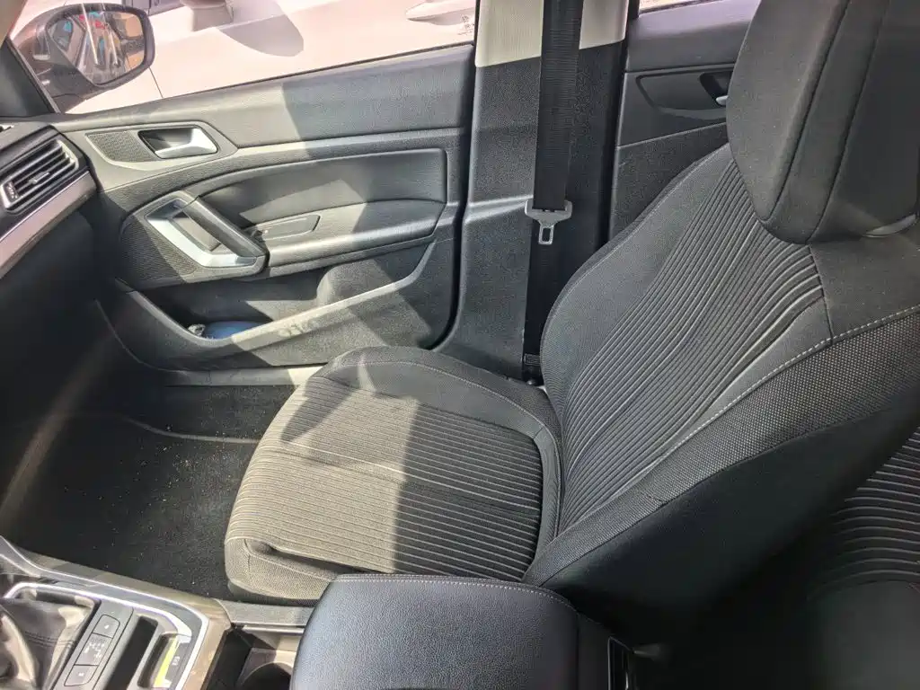 Peugeot 408 — миниатюра 10