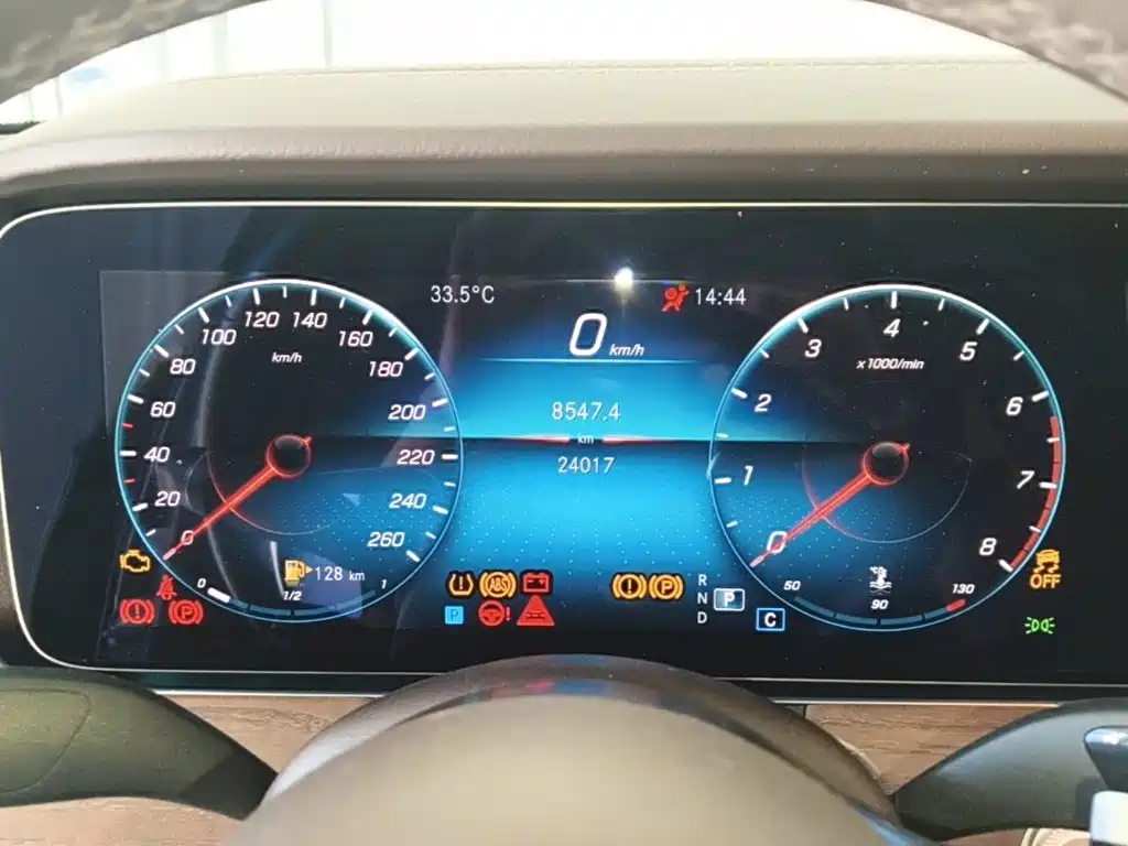 Mercedes-Benz E-Class — миниатюра 12