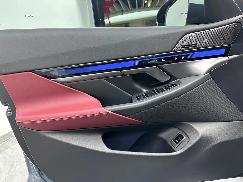 BMW 5 Series — миниатюра 13