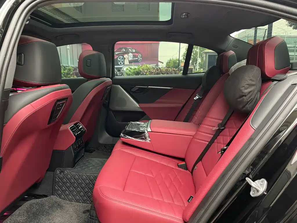BMW 5 Series — миниатюра 9