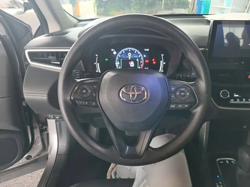 Toyota Corolla Cross — миниатюра 15
