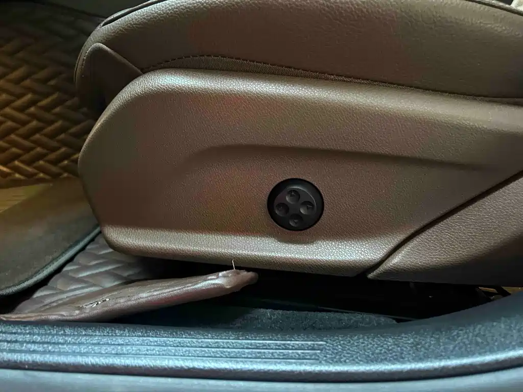Mercedes-Benz E-Class — миниатюра 13