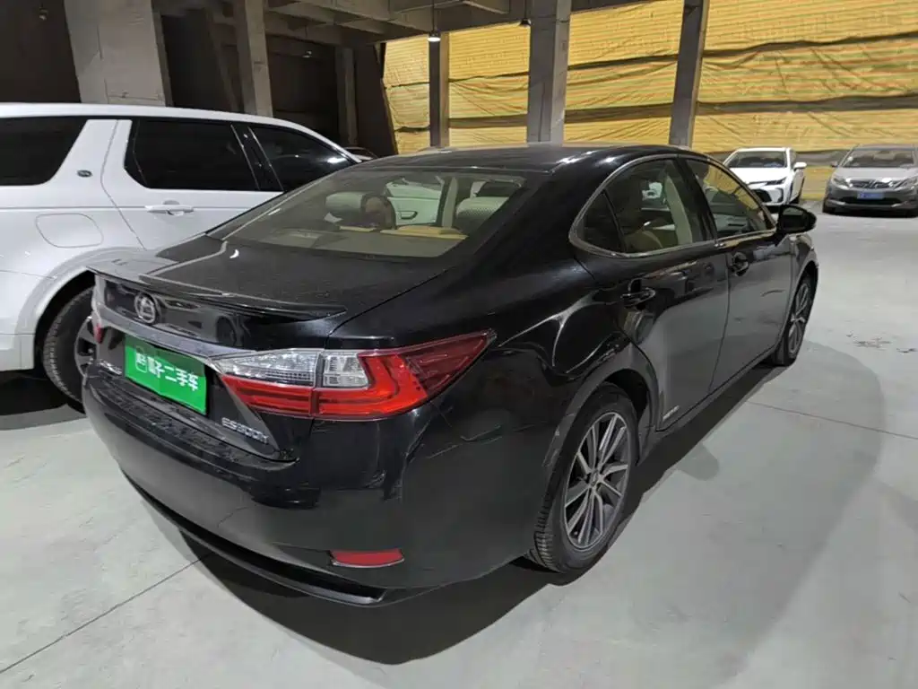 Lexus ES — миниатюра 7