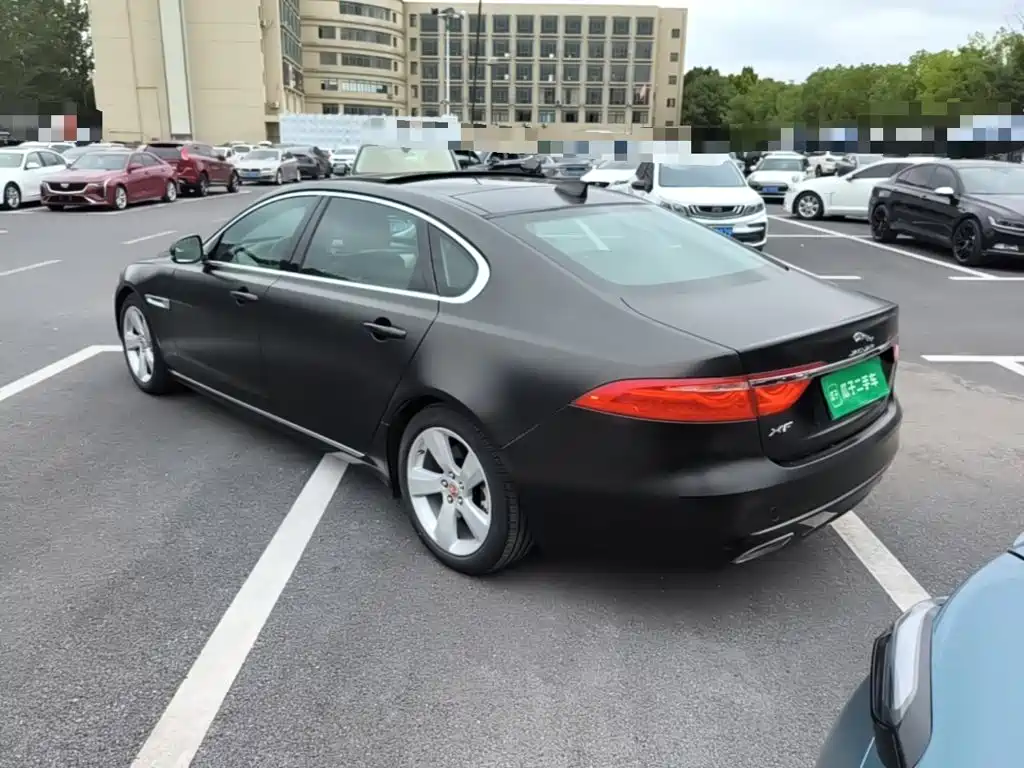 Jaguar XFL — миниатюра 5