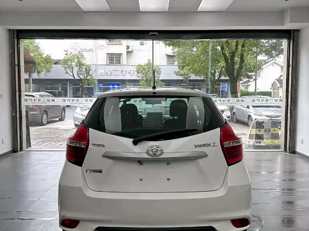 Toyota Yaris L — миниатюра 8