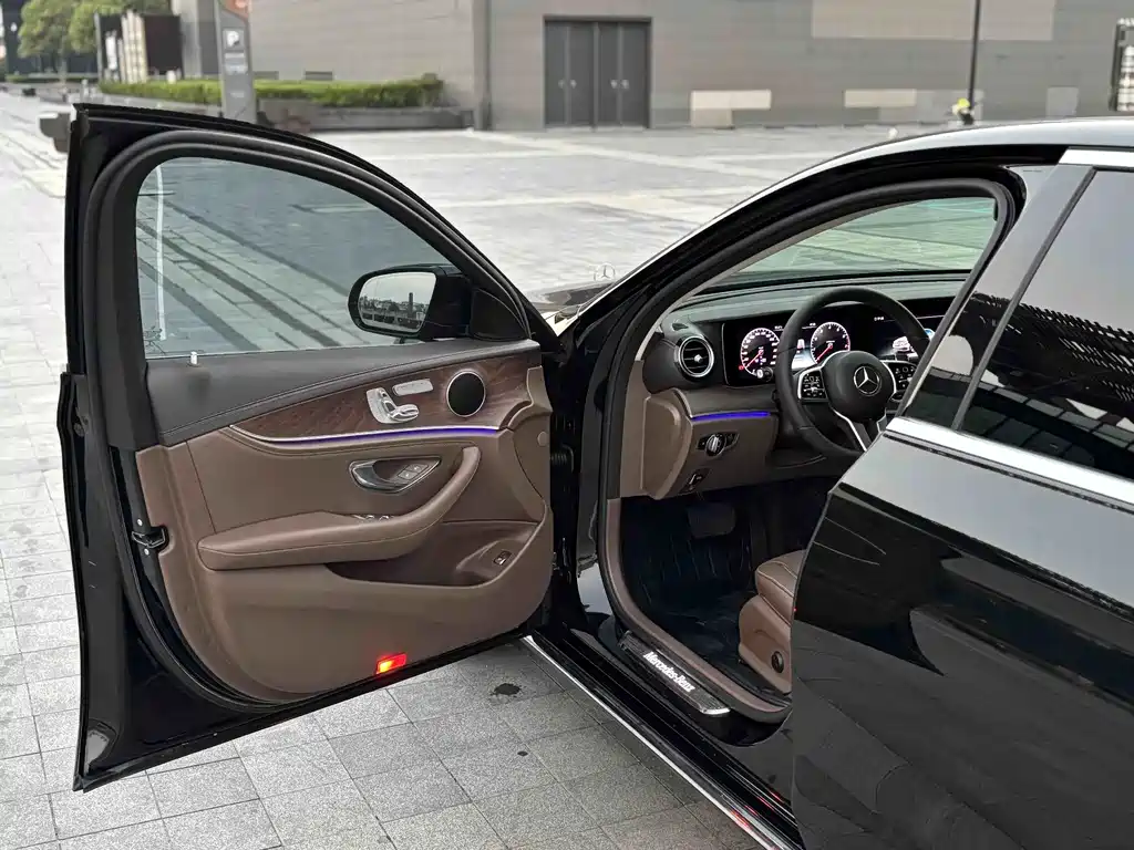 Mercedes-Benz E-Class — миниатюра 16