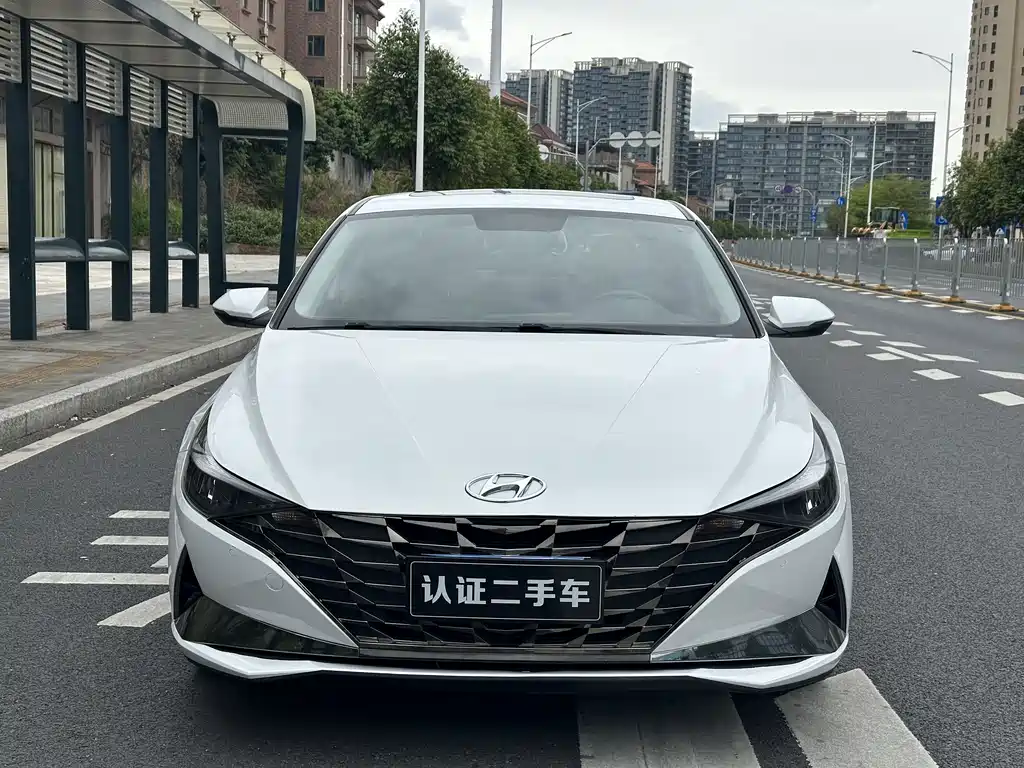 HYUNDAI ELANTRA