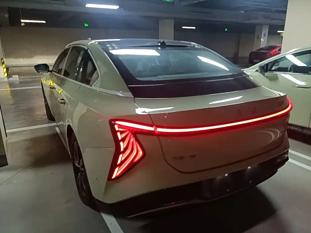 Hongqi EH7 2025 690