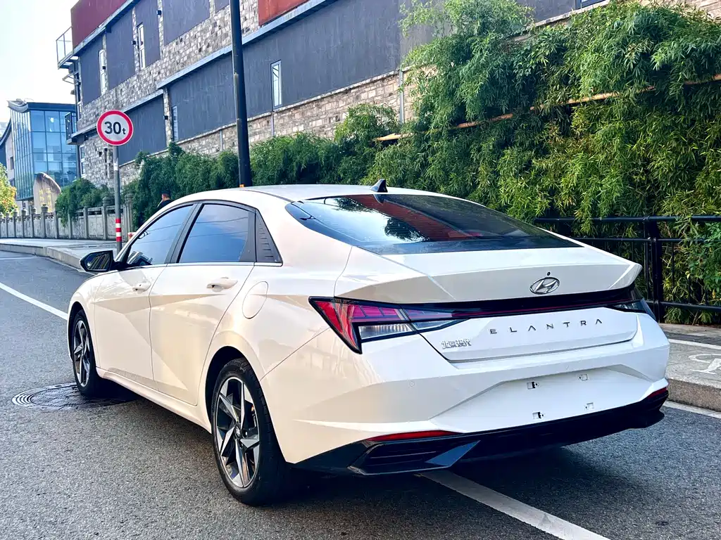 Hyundai Elantra — миниатюра 8